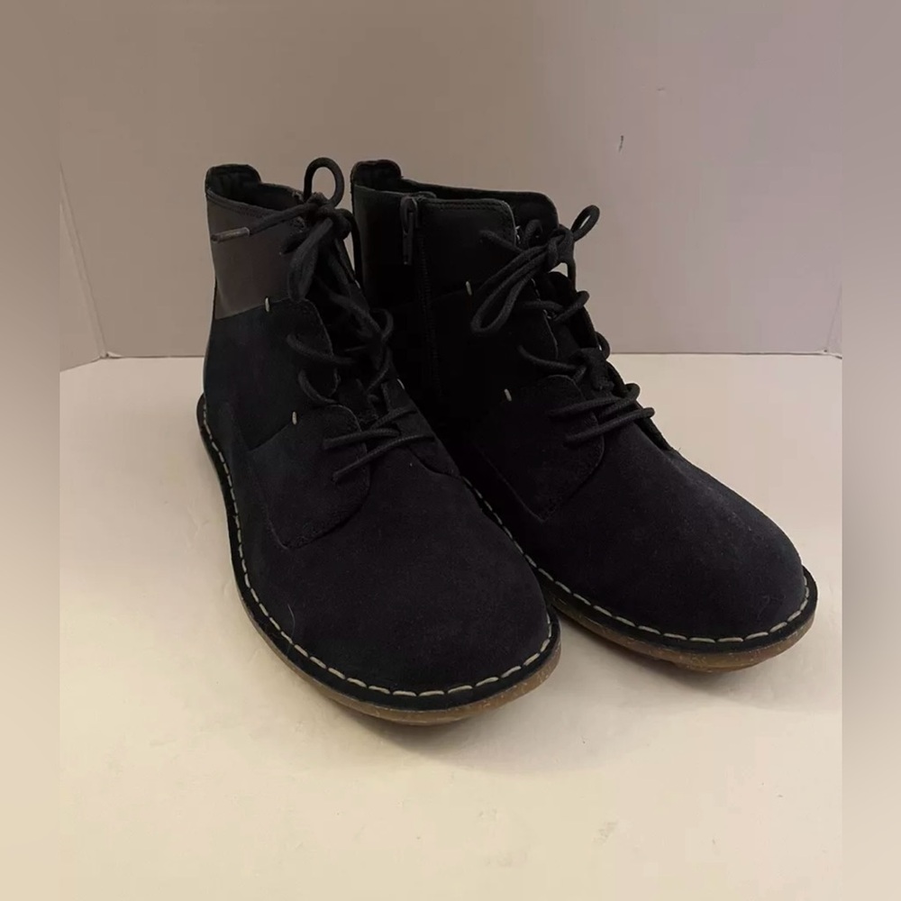 Clarks Collection Womens Tamitha Key Navy  Marine Suede  Chukka Ankle Boots Sz 7